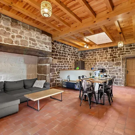 Maison La Tour A Montreal (Ardeche)